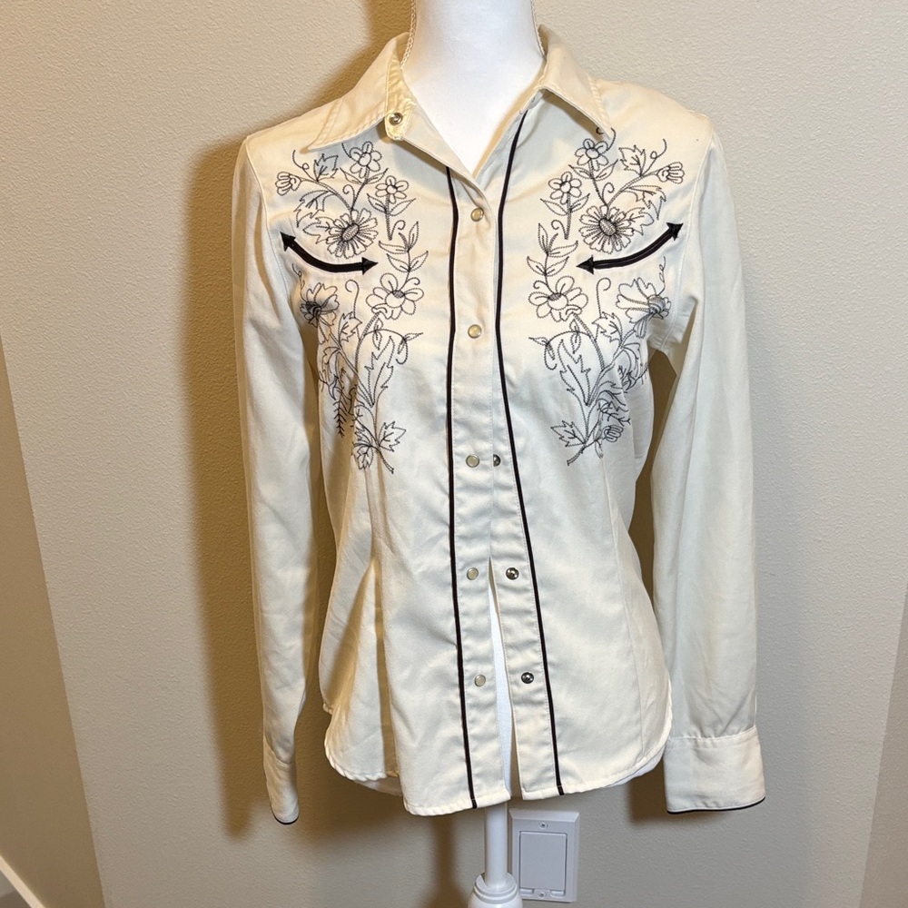 Vintage Cream Women's Button-Down Shirt with Black Floral Embroidery